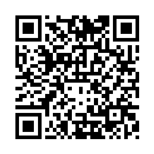 手上不知道什么时候多出了一把弯刀二维码生成