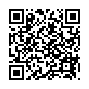 手中也不知道从哪里弄来了一柄金丝大环刀二维码生成