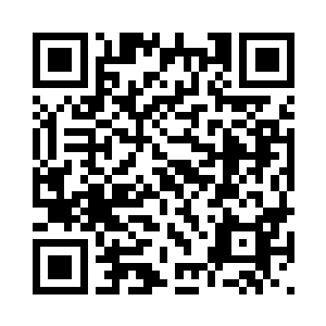 手中握着一把长度惊人的二米长剑二维码生成