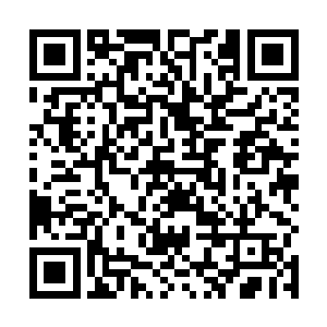 手中的金色的巨剑也直接狠狠的朝着道印上面迎了上去二维码生成