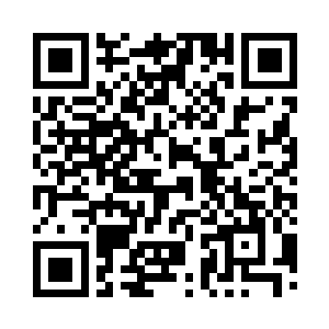 手中还提着一根文明棍的老头给拦住了二维码生成