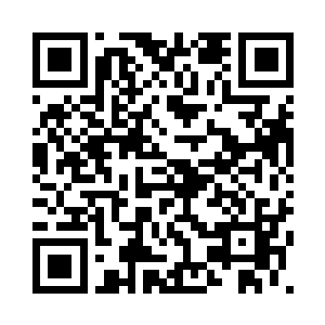 手中这个小红盒被御兆锡捏在手里二维码生成