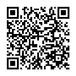 手中长剑一扬划过一片寒光的同时也带出一片血光二维码生成