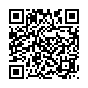 手扶上去顺滑下来一个流畅的弧度二维码生成