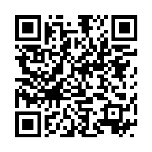 手持锁链的楚智和背身血翅的戴默相视一笑二维码生成