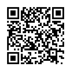 手握剑罡斩在太极图案之上的欧阳俊二维码生成