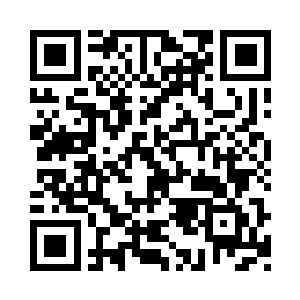 手放到胸口用一个很漂亮姿势跟我施过礼后二维码生成