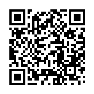 手机屏幕上显示着一个陌生的手机号码二维码生成