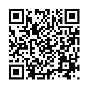 手机屏幕的光映照在他线条刚毅的侧脸之上二维码生成