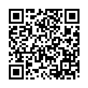 手电筒的亮光刚好照到李川打开的布包上面二维码生成