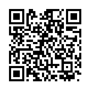 手肘处挎着一个装着几个小罐子盒子的竹篮二维码生成