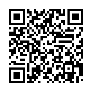 手腕上系着一根红绳吊着一只酒壶二维码生成