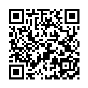 手里拿着一块糕点有一搭没一搭的咬着二维码生成