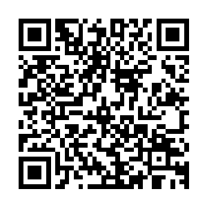 手里拿着毛巾擦了一下头上的水还没有坐下来呢就对着贝海说道二维码生成