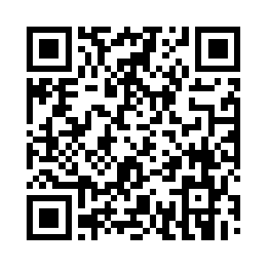 手里还提着两三根竹片横着在嘴边撕肉二维码生成