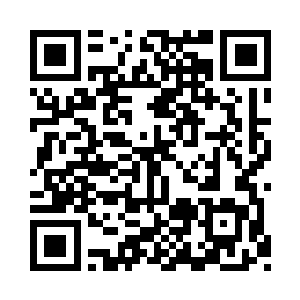 扑向撞到石板身体跌落地面的长蛇和楚天中二维码生成