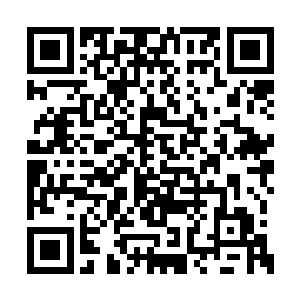 打完电话才看到气急败坏的耿长文从大楼里出来二维码生成
