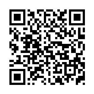 打开密室就找到了一个正在躲藏的女人二维码生成