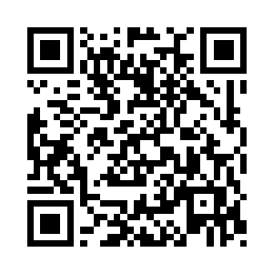 打扮的漂漂亮亮的唐慕馨蹦哒哒的走了进来二维码生成