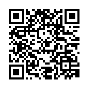 打量两眼之后雅文从衣柜里拿出了两套衣服二维码生成