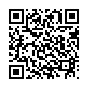 托米用手做了个用刀往下切的手势后二维码生成