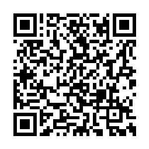 抄起手里的椅子朝当中一个家伙的身上砸了过去二维码生成