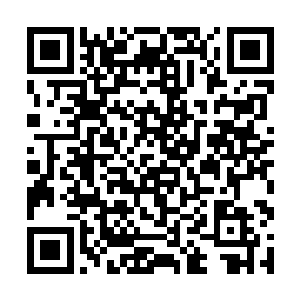 把事先准备好的数十根结实圆木强行塞入蒸汽机底部二维码生成