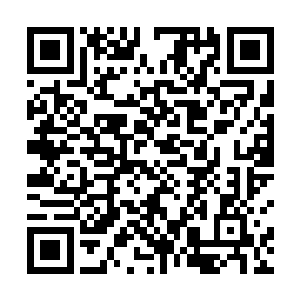 把他带到了小巷旁边的一个处于视觉死角的黑暗阴影中二维码生成