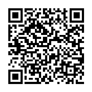 把头别过去看着监视器画面上滚滚的黑烟和火焰二维码生成