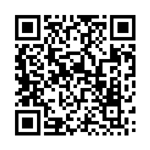 把小家伙有些冰冷的小脚丫揣进怀里二维码生成