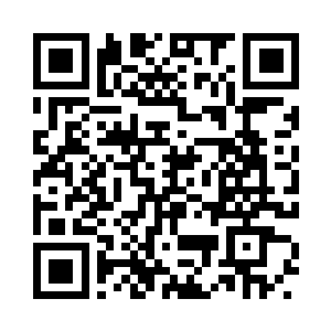 把毛巾拧干给聂离擦了擦脸上的汗水二维码生成
