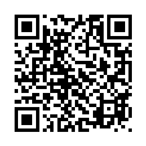 把盘子递给后面仍在发楞的李韵儿二维码生成