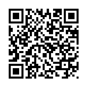 把脑袋深深的埋在领头男子的怀里二维码生成