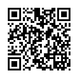 把自己挂在胸前的工牌拿了出来放在桌上二维码生成