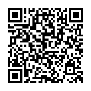 把自由女神像照射得宛如一个淡青色的玉雕美女二维码生成