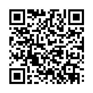 把话筒塞到莫倩妮口边让她跟着一起唱二维码生成