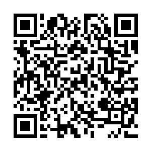 抓着那黑色的匕首狠狠的朝着黄金巨蟒的身上刺了过去二维码生成