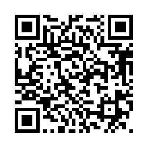 抓起车上的砍刀就朝赵长枪劈了过來二维码生成