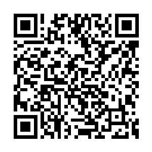 折叠成纸条之后也是夹在自己的指缝之间的位置二维码生成