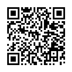 披上件棕色大衣的莉莉又抚了他的手一下二维码生成