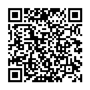 披头散发站在门前扶着门框而立的夏侯承宇一脸悲愤二维码生成