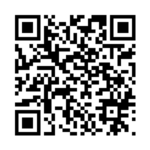 抬头看了一眼楼外暮色中飞雪的小街二维码生成