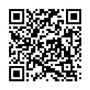 抬头看到董微和王丽也过来帮忙拿东西二维码生成