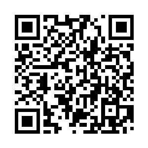 抬起一条腿放在了自己的弯曲的膝盖上二维码生成