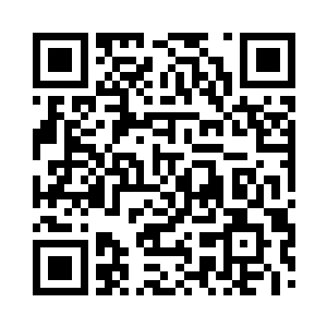 抱在左手臂上把小女孩儿的脸凑近自己的鼻子二维码生成