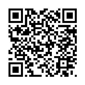 抵在他胸口推拒的手也被轻易的擒住二维码生成