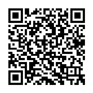 拍摄无名氏从进门开始一直到他停止脚步的过程二维码生成