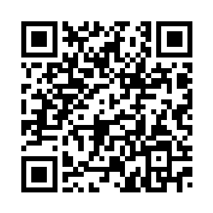 拍着小手笑嘻嘻的回到了三人身前二维码生成