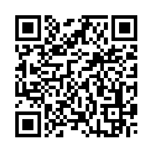 拳王不轻不重拍着嚣张青年的肩膀二维码生成