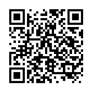 拽着燃料管把喷枪拿着手里的同时二维码生成